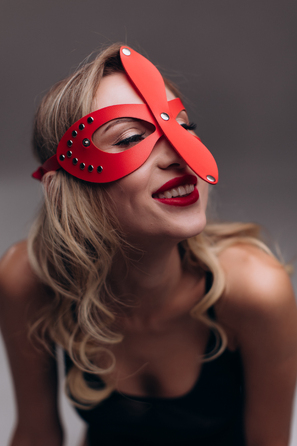 Маска Candy Hero МD2 красная экокожа