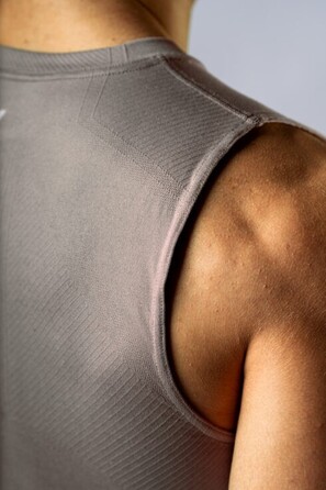 Майка Nebbia Seamless Tank POWER Light Brown ASH 899