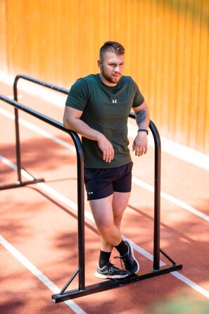 Футболка Nebbia Classic T-shirt 'Reset” Dark Green 327