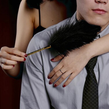 Перо на позолоченной ручке Premium Feather Tickler UPKO