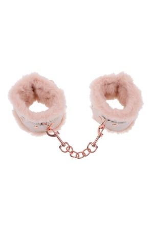 Наручники с мехом Sex & Mischief Peaches'n CreaMe с металлической фурнитурой, розовые
