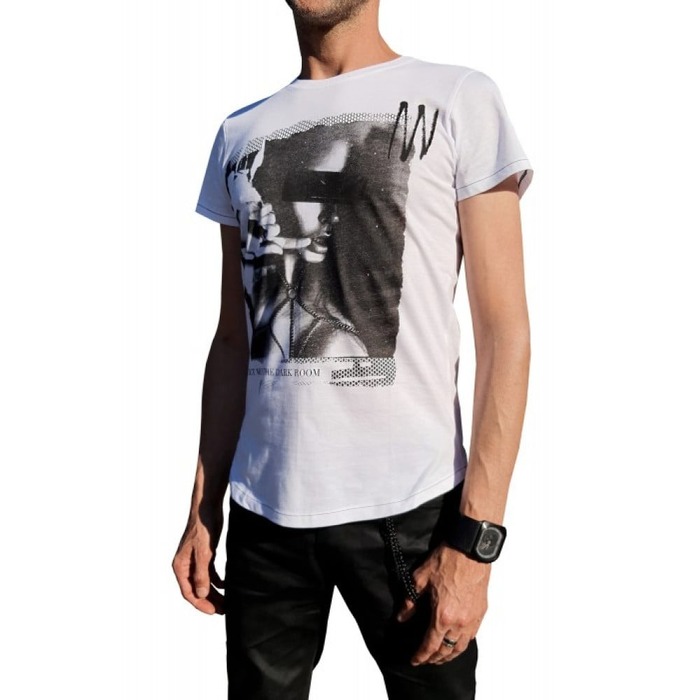 Мужская футболка с принтом «Dark room» Demoniq TSHRB001 белая, XL