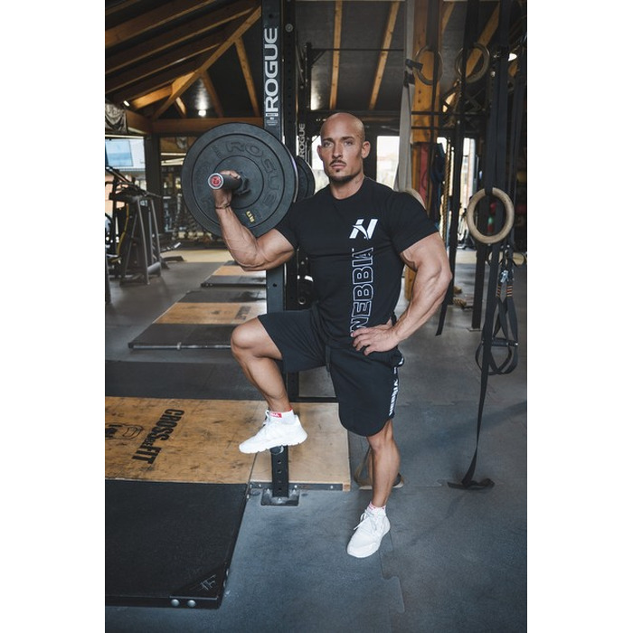 ФУТБОЛКА VERTICAL LOGO NEBBIA T-SHIRT BLACK 293