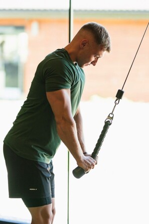 Футболка Nebbia Classic T-shirt 'Reset” Dark Green 327