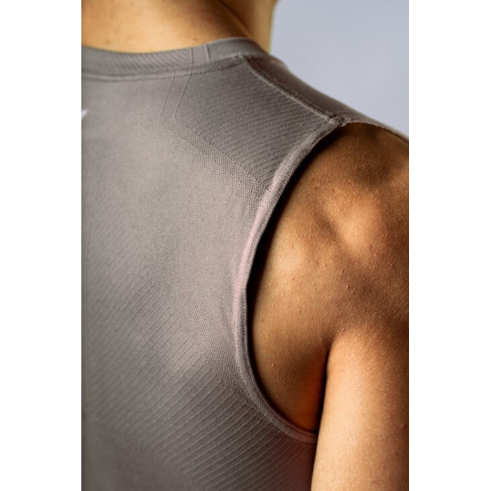 Майка Nebbia Seamless Tank POWER Light Brown ASH 899