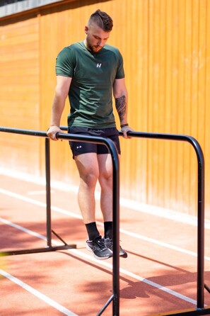 Футболка Nebbia Classic T-shirt 'Reset” Dark Green 327