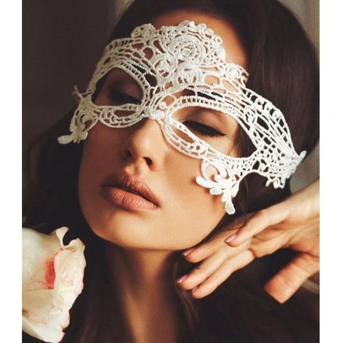 Маска ажурная маскарадная, на атласных лентах, белая
